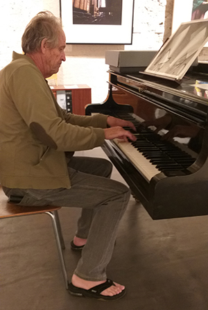 Michael playing piano in the Siena, Tuscany art gallery - Lombardi Arte Michael playing piano in the Siena, Tuscany art gallery - Lombardi Arte